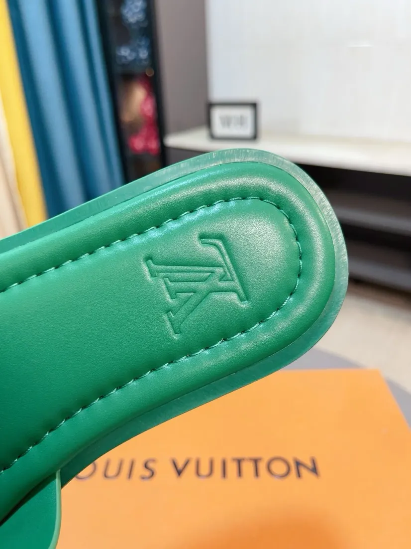 Men's shoes 💰300🌸🌸LV Ordinary men's spring and summer slippers, uppers imported from Italy, cowhide fabric, logo graphics, high-quality craftsmanship, soles: original soles specially provided by the original factory, exclusive movable molded soles super comfortable, original factory single goods, 🔍🔍high quality, you can enter and exit the counter at will, welcome to compare, size 38-45